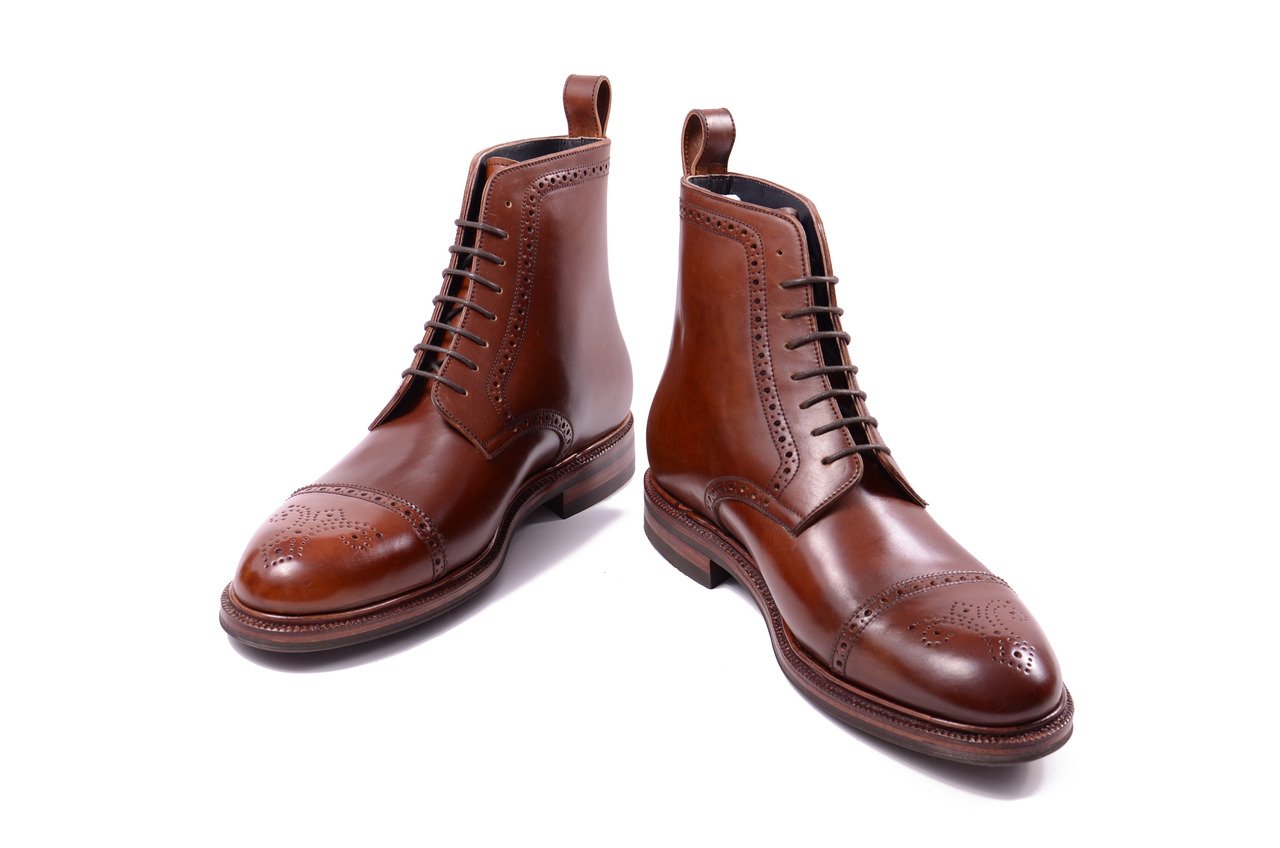 botas brogue marrom em couro shell cordovan